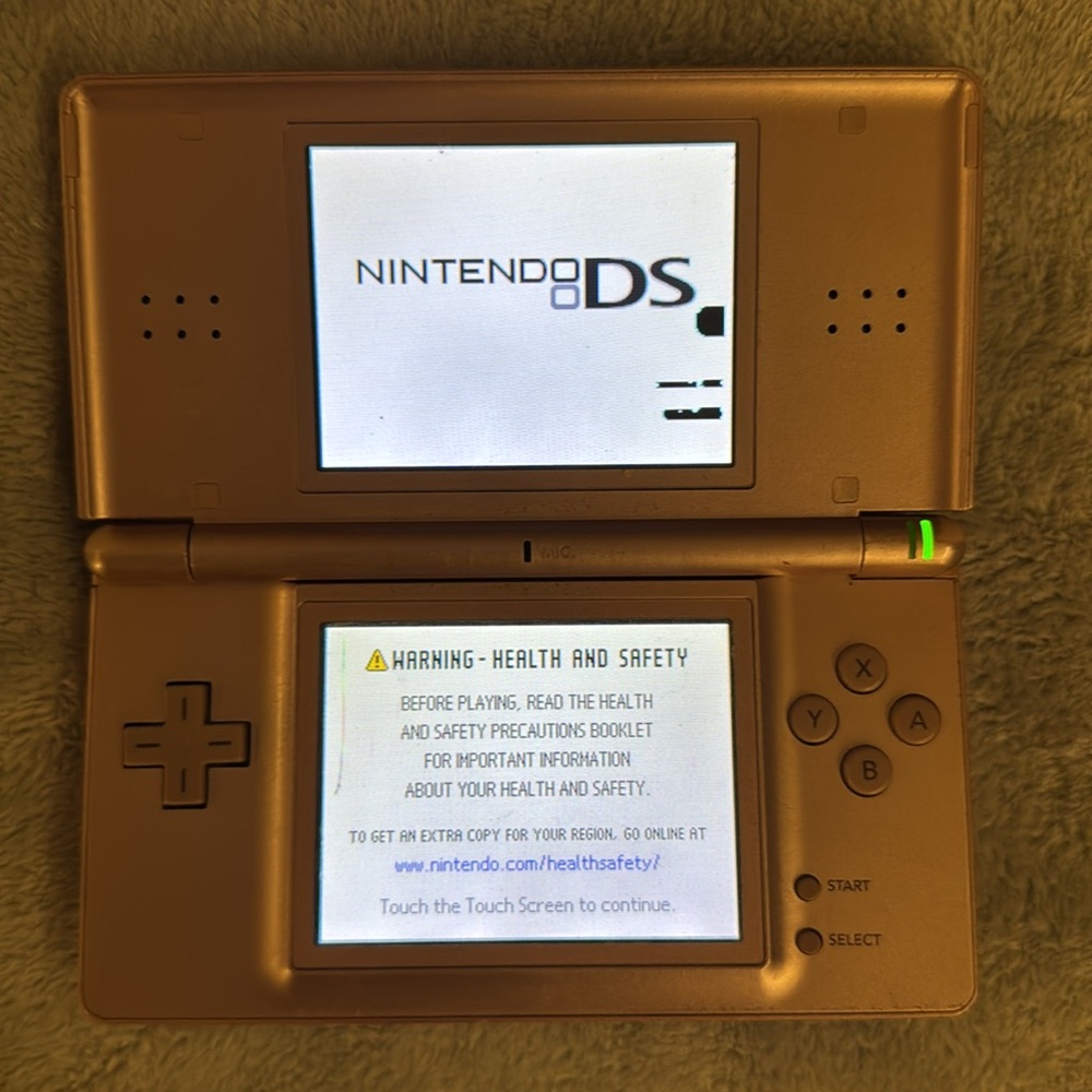 *SUPER RARE* 2007 Nintendo DS Lite. Rose metallic gold.